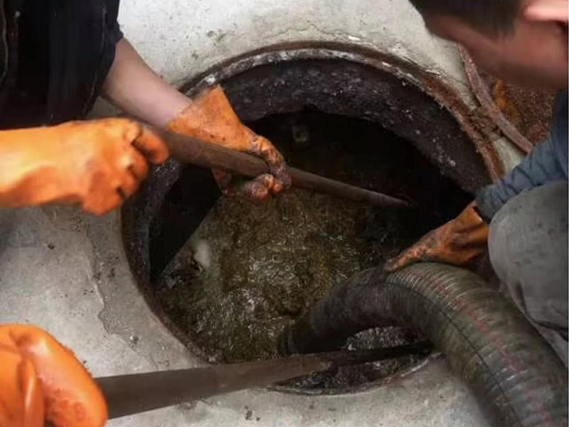 长治清理化粪池时如何避免沼气的危害？